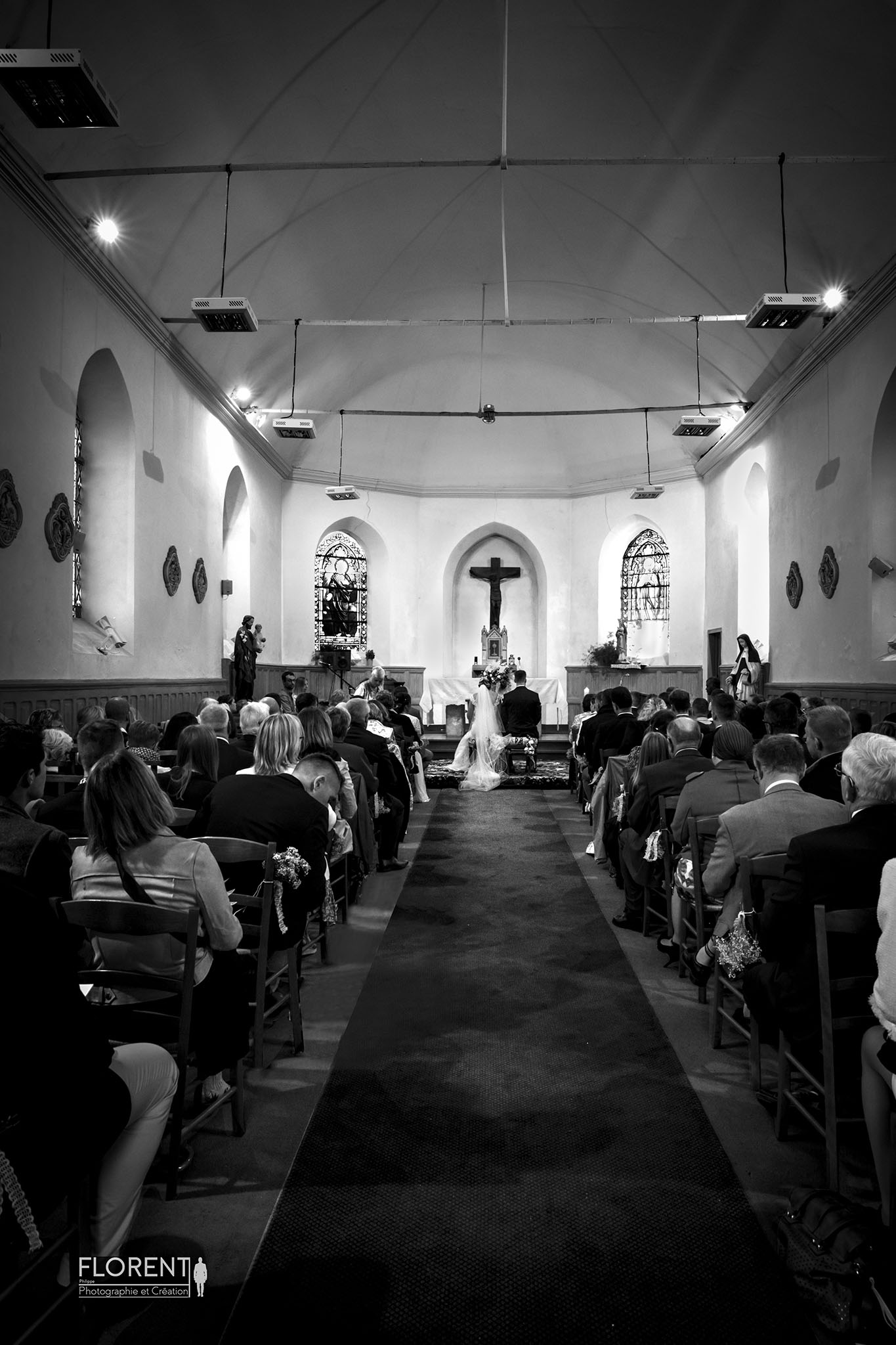magnifique photo mariage prise du fond de l'église